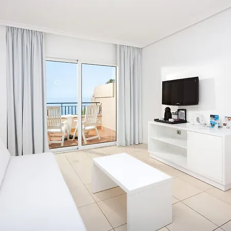 Landmar Costa Gigantes Family