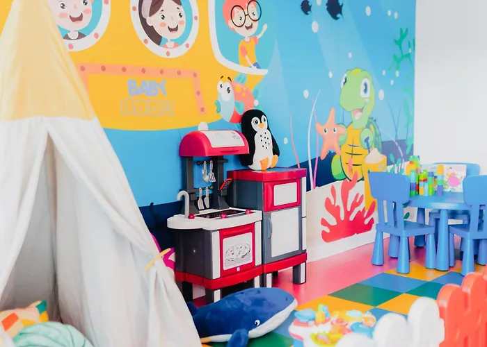 Landmar Costa Gigantes Family