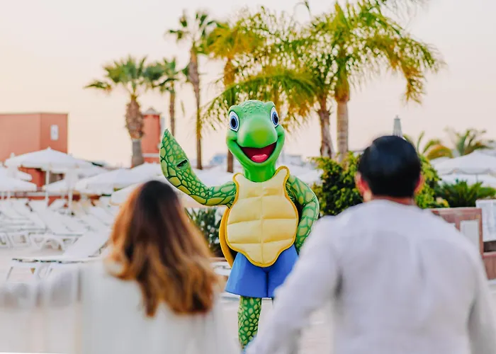 Landmar Costa Gigantes Family