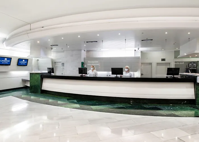 Landmar Costa Gigantes Family