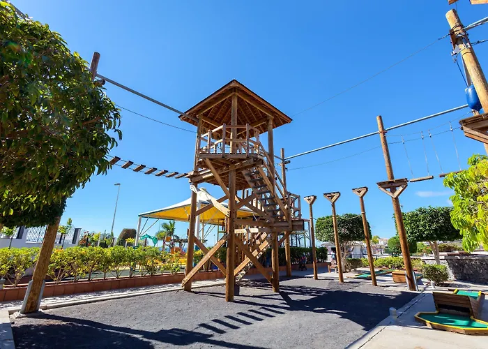 Отель Landmar Costa Gigantes Family